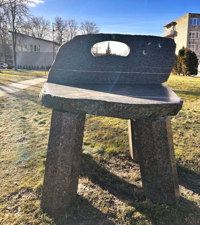 Skulptūra „Krėsliukas“