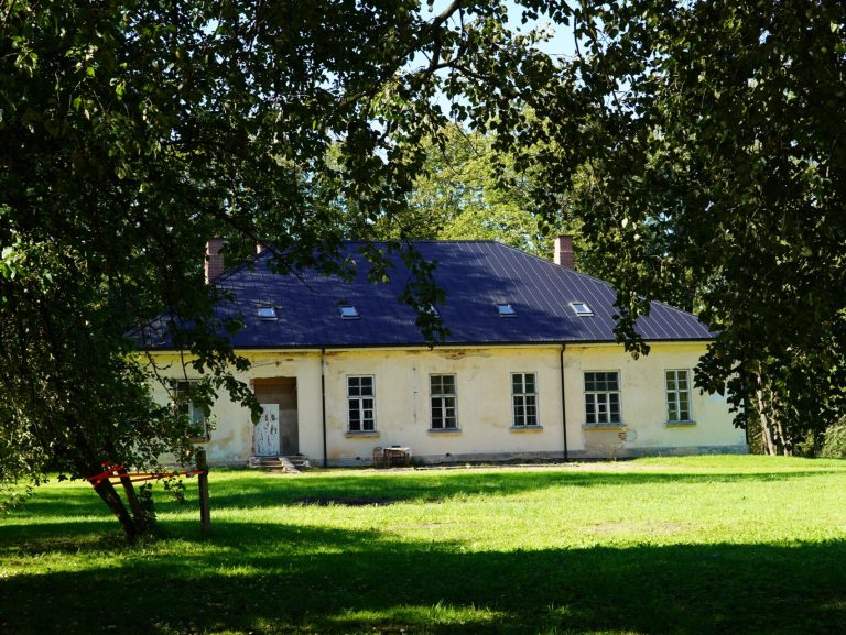 Liukonių dvaro sodyba