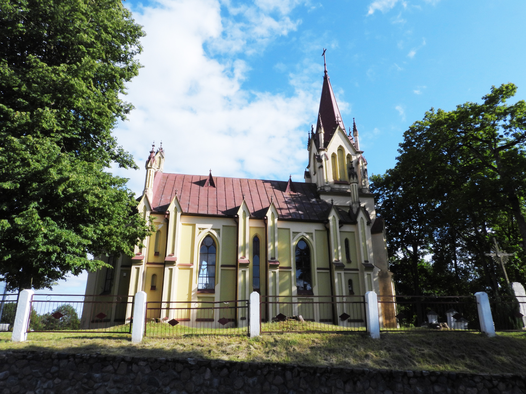 Šešuolėlių Švč. Mergelės Marijos, Visų Malonių Tarpininkės, bažnyčia