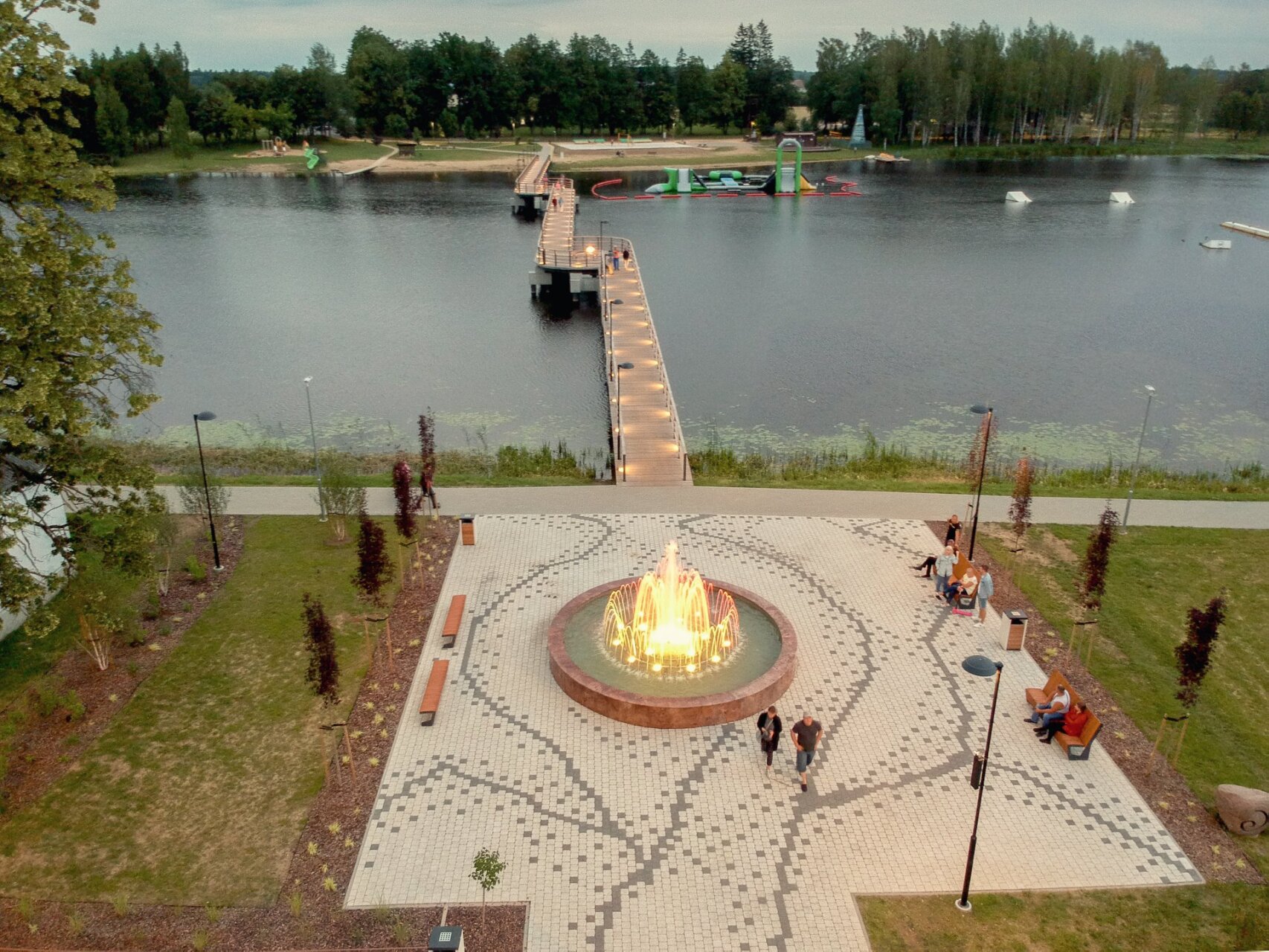 Skveras prie Širvintų tvenkinio