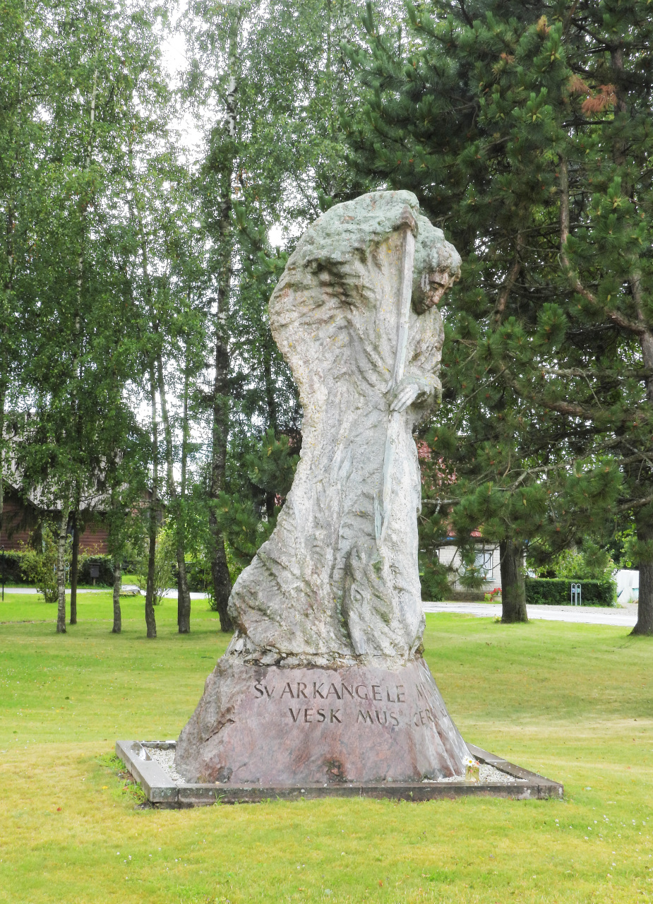 Šv. Mykolo arkangelo skulptūra